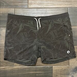 Vuori Men's Kore Jungle print 5” shorts